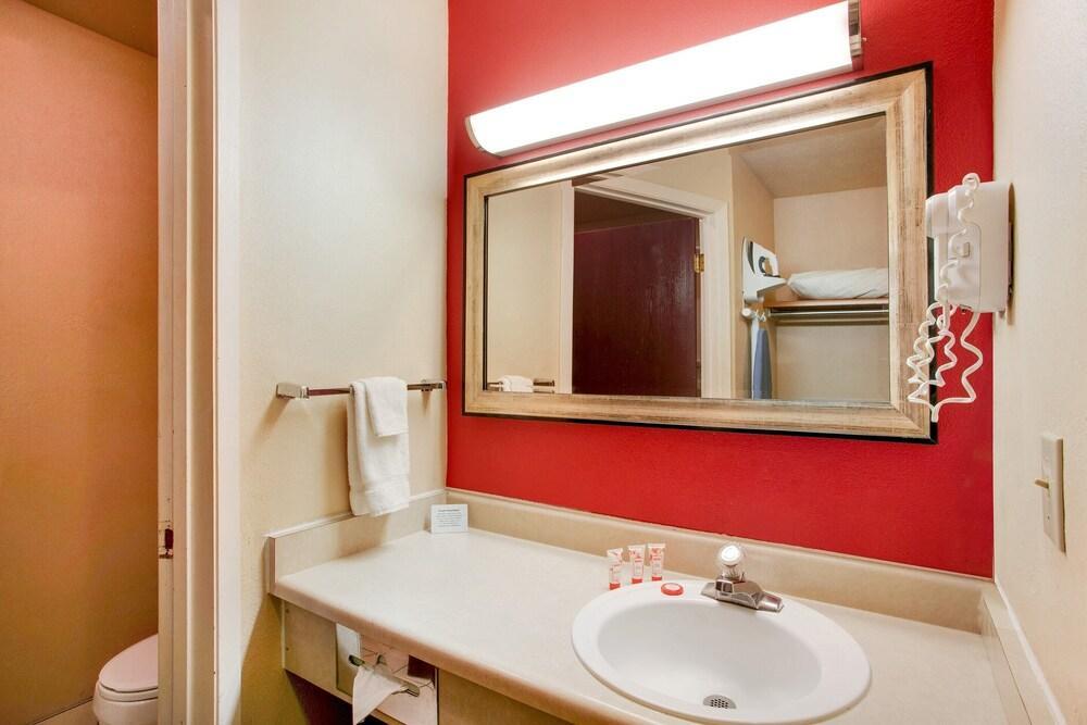 Oyo Hotel Spokane North Экстерьер фото