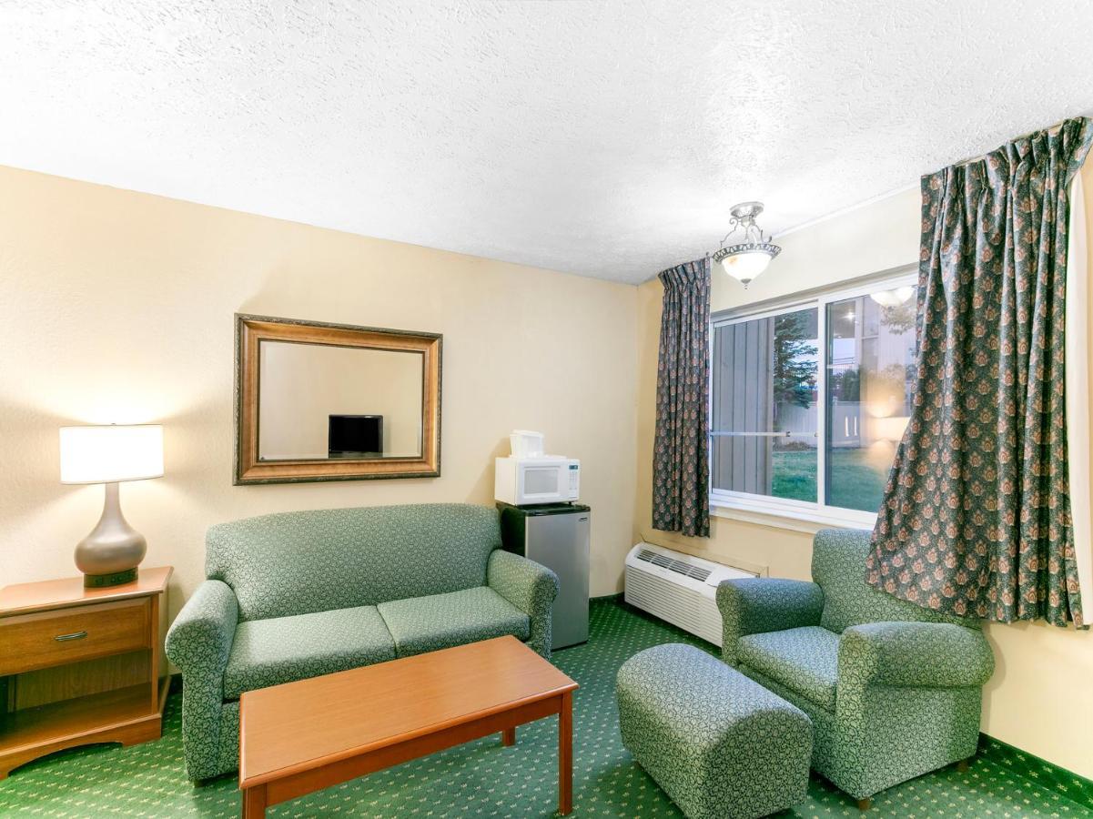 Oyo Hotel Spokane North Экстерьер фото