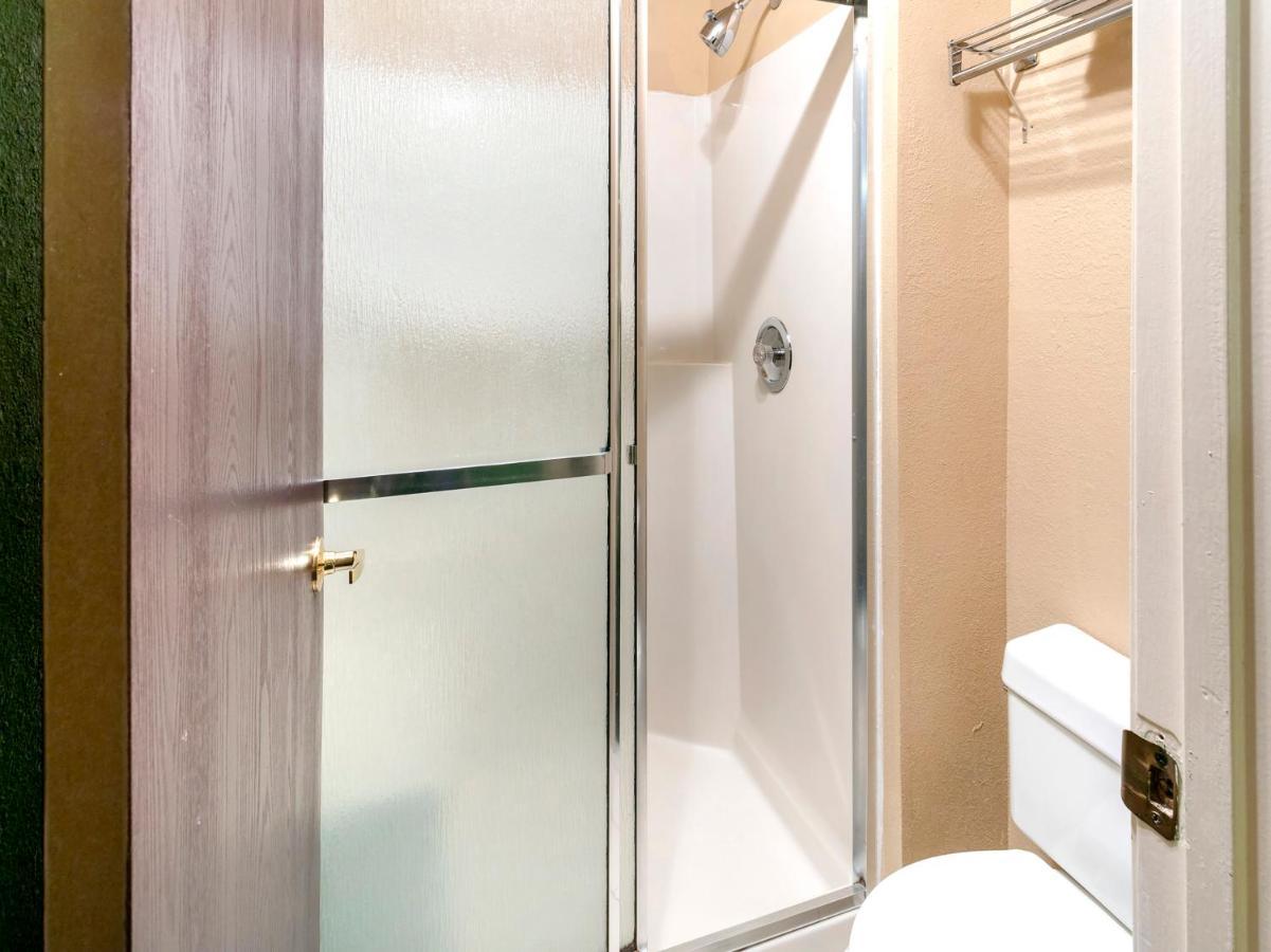 Oyo Hotel Spokane North Экстерьер фото