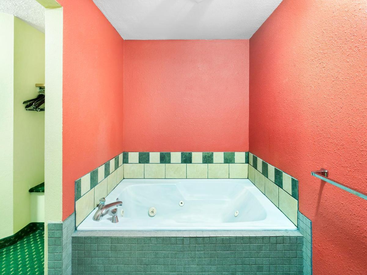 Oyo Hotel Spokane North Экстерьер фото